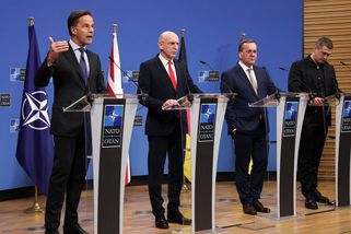 Spojenci Ukrajiny jí přislíbili v Bruselu pomoc za 35 miliard dolarů - Seznam Zprávy